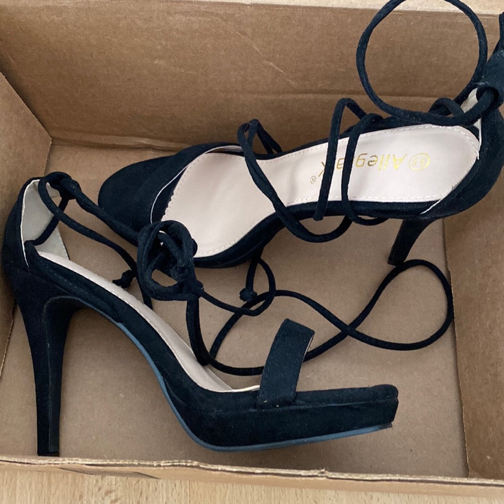 8.5 Black High Heels